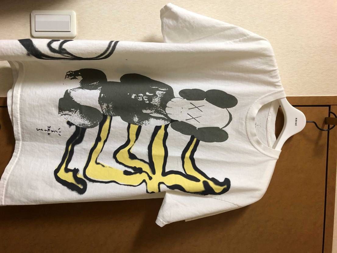 昨日やっと到着。
カウズカウズしすぎな感じがして微妙かなと思ってたけど着てみた