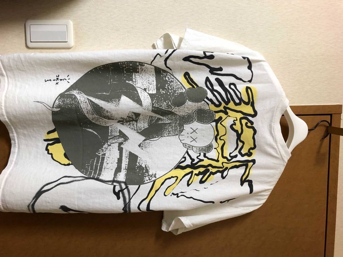 昨日やっと到着。
カウズカウズしすぎな感じがして微妙かなと