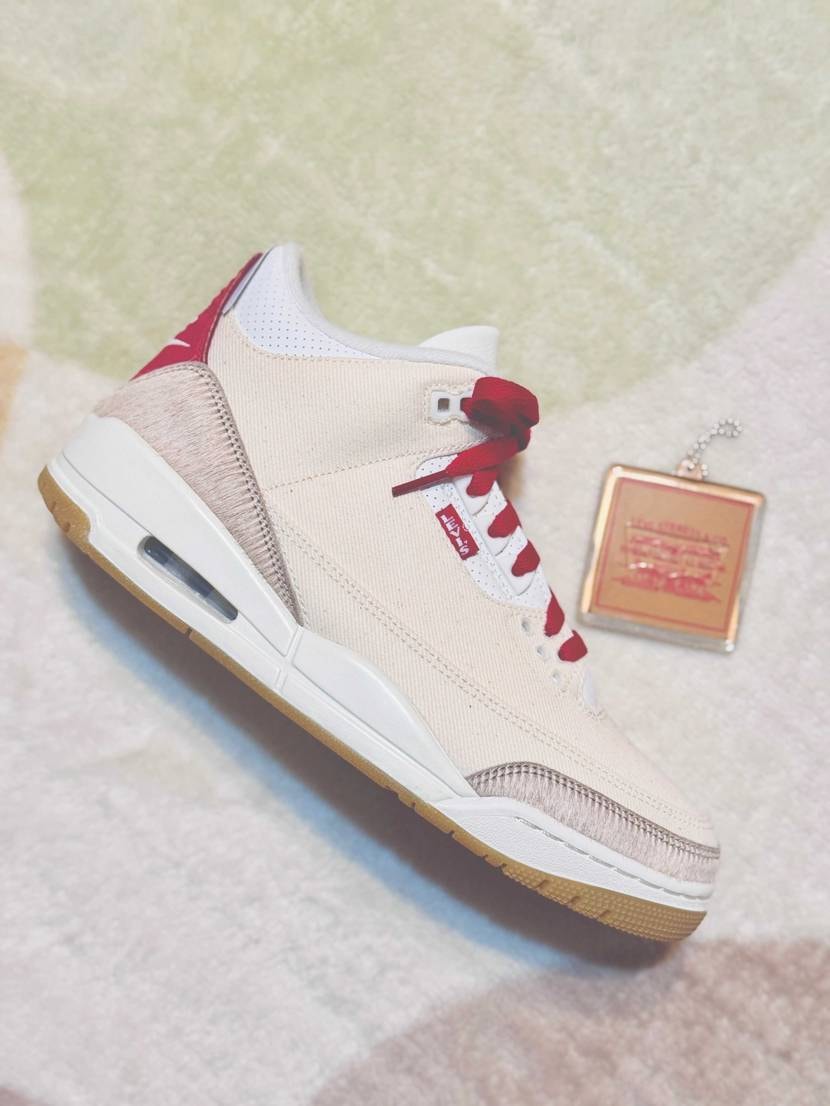 久々のスニパスはエクリュでした。
赤紐が思いの外よいですねー。