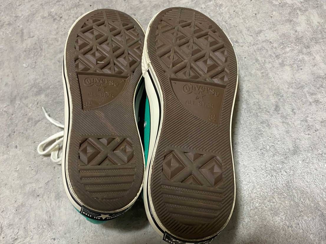 新しいです。一度だけ履いた事があります。
コンバ-ス 19