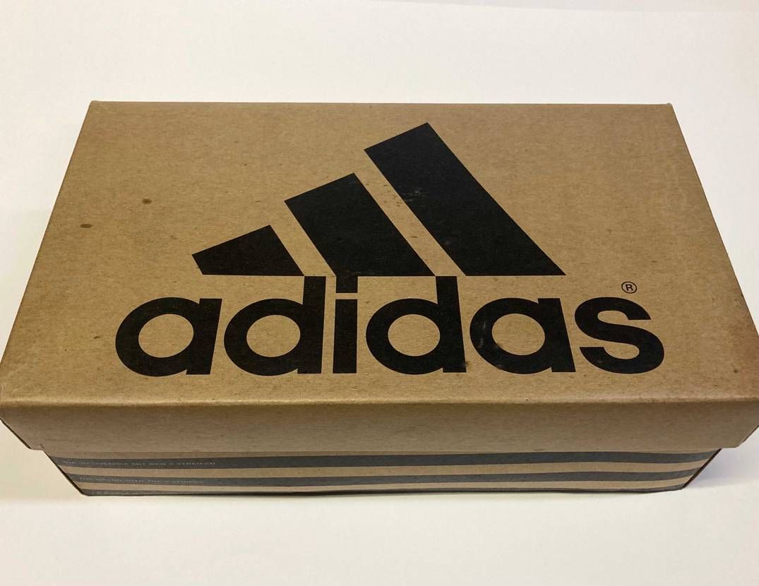 ⛳️刺さる人には刺さるらしいadidasの茶箱です✨片付けしてたら出て来た😊
