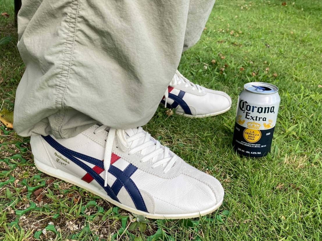 ひさびさの休みはオニツカのランスパークで✨真っ昼間から公園で飲む麦茶は美味いなー