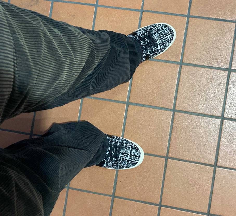 やっとコーデュロイのパンツが履ける季節になってまいりました😊