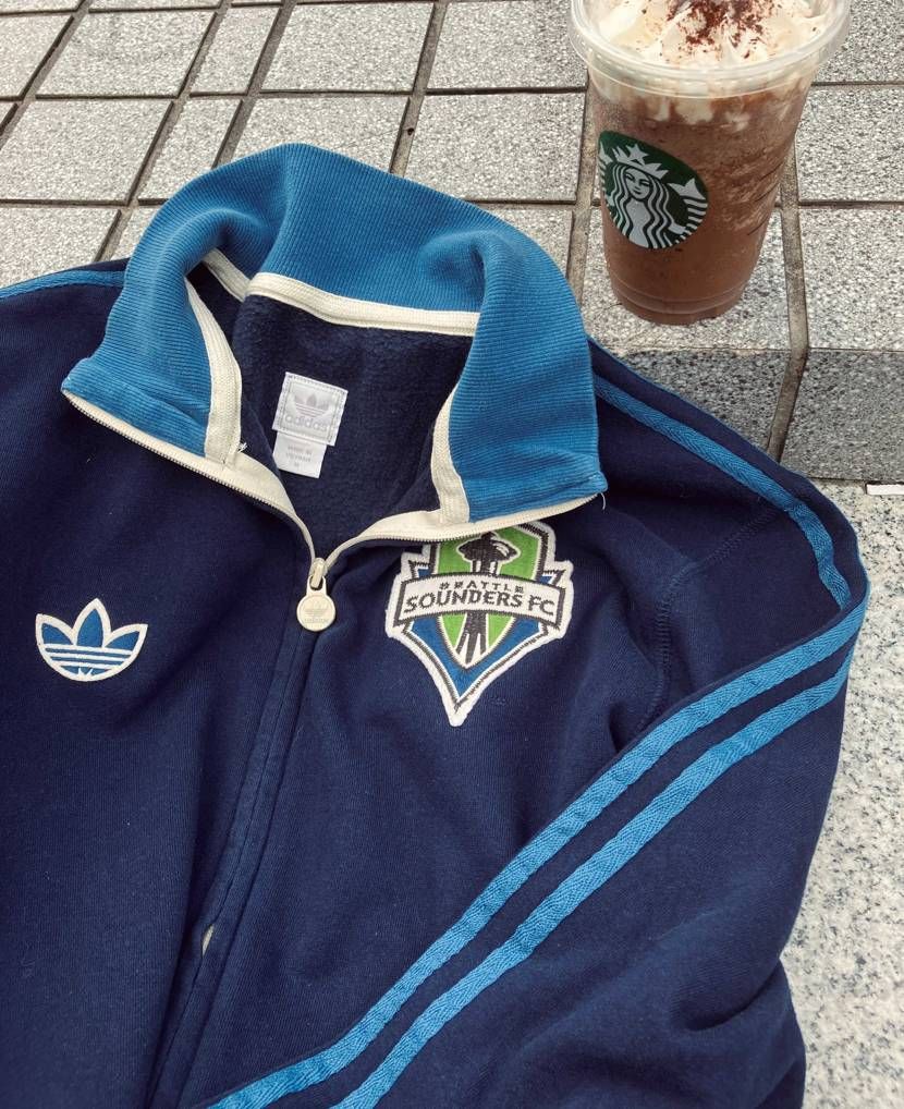 本日はﾀﾞｰｸﾓｶﾁｯﾌﾟﾌﾗﾍﾟﾁｰﾉｺｰﾃﾞ😊
と古着