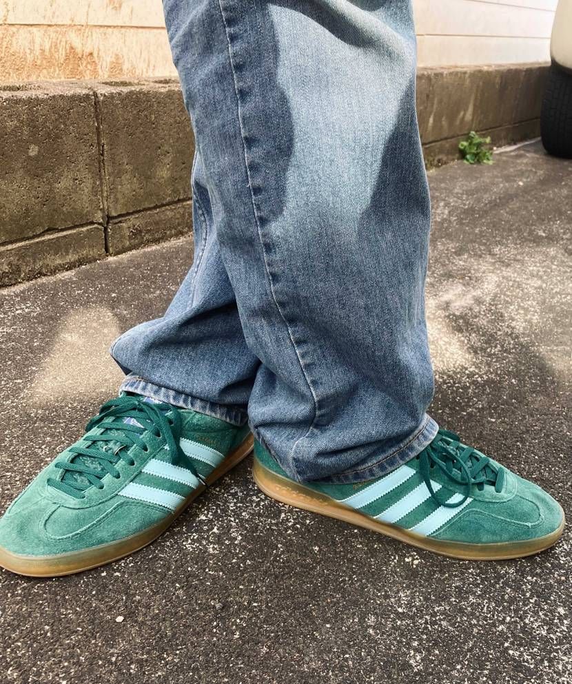 本日のスニーカー👟
先日Rasさんに靴の顔は外側側面だと言