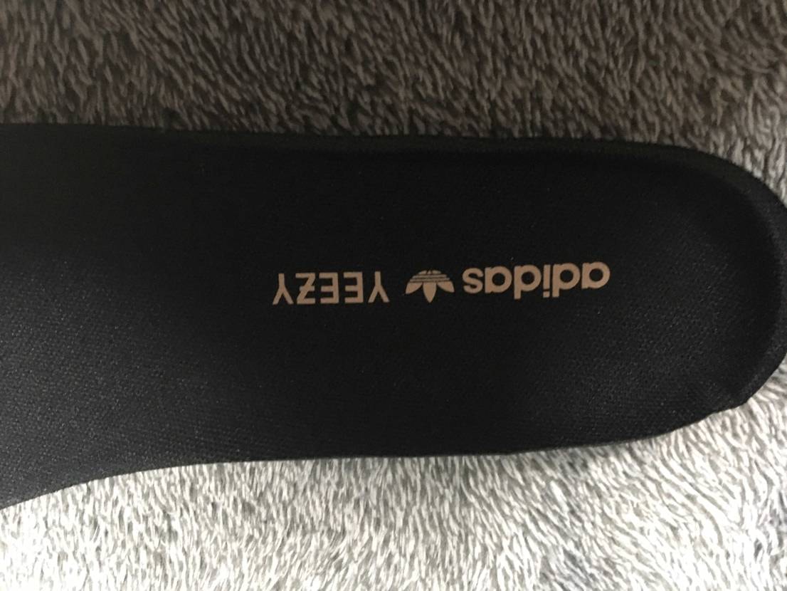 みなさん、協力お願いします。
某フリマでyeezyboos