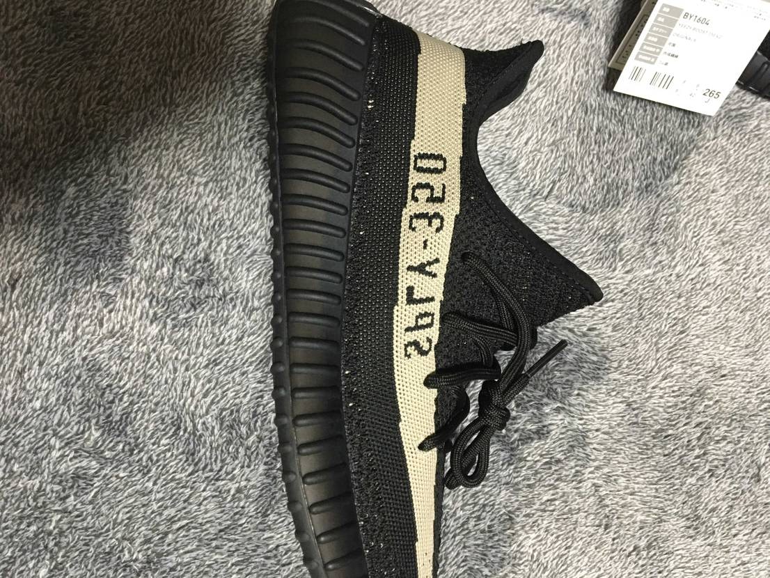 みなさん、協力お願いします。
某フリマでyeezyboos