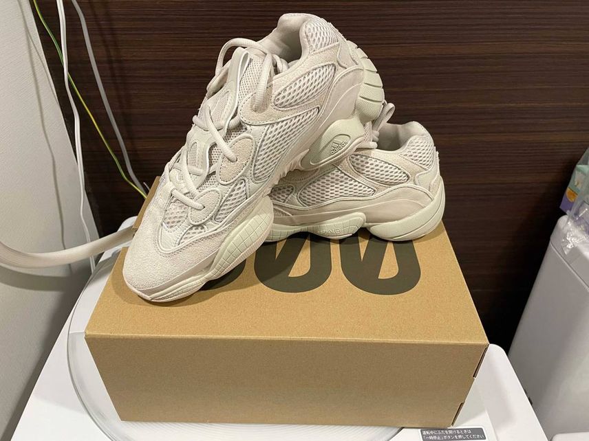 届きました。
2足目のyeezy 500でした。