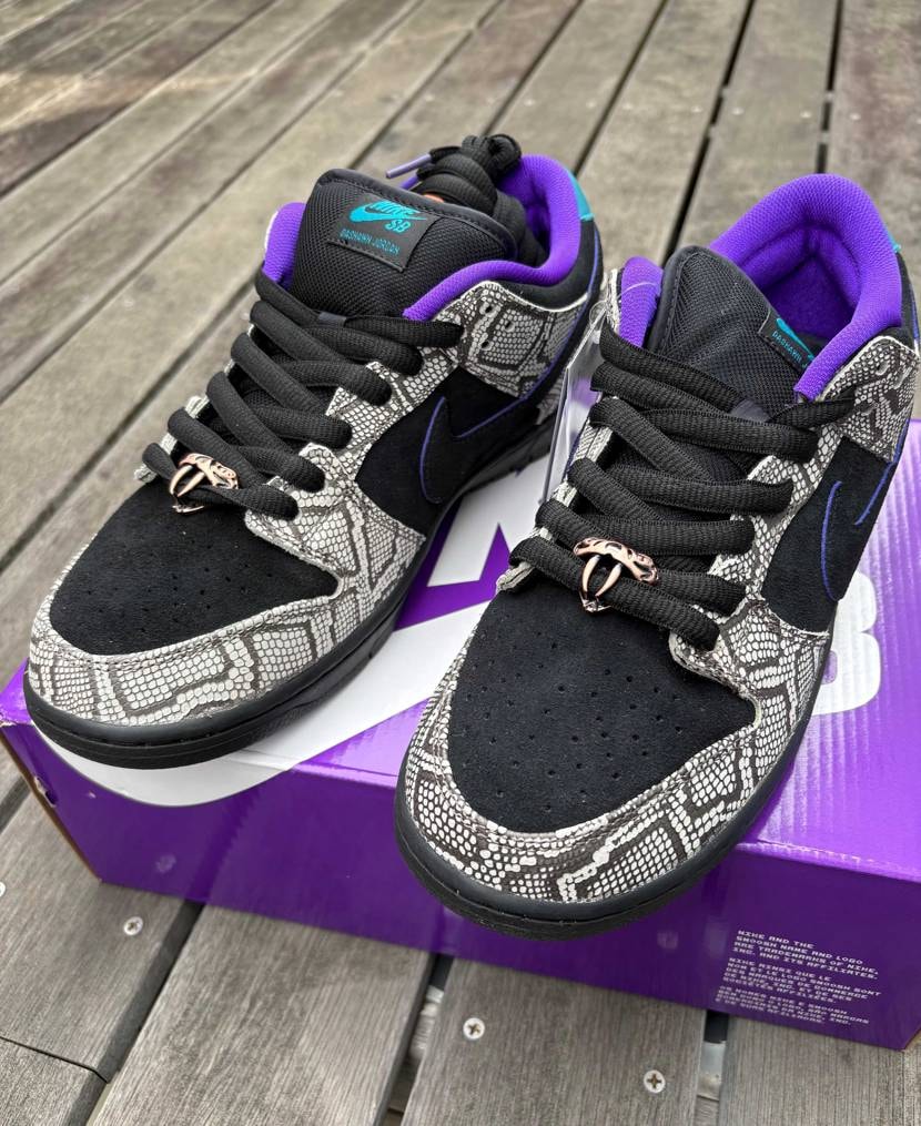 なかなか派手ですね😙👍
シューレース大量で悩むやつです😆🤟