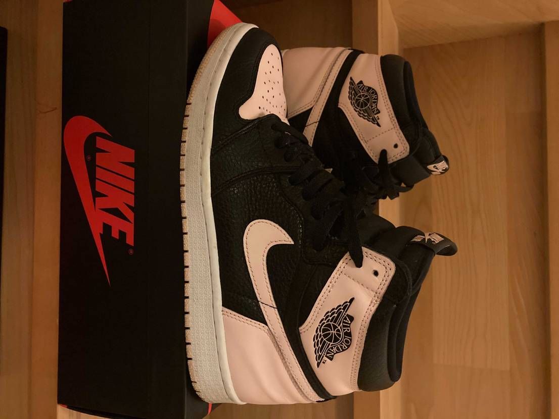 エアジョーダン1  クリムゾンティントを先ほど出品いたしました。
中古になりま