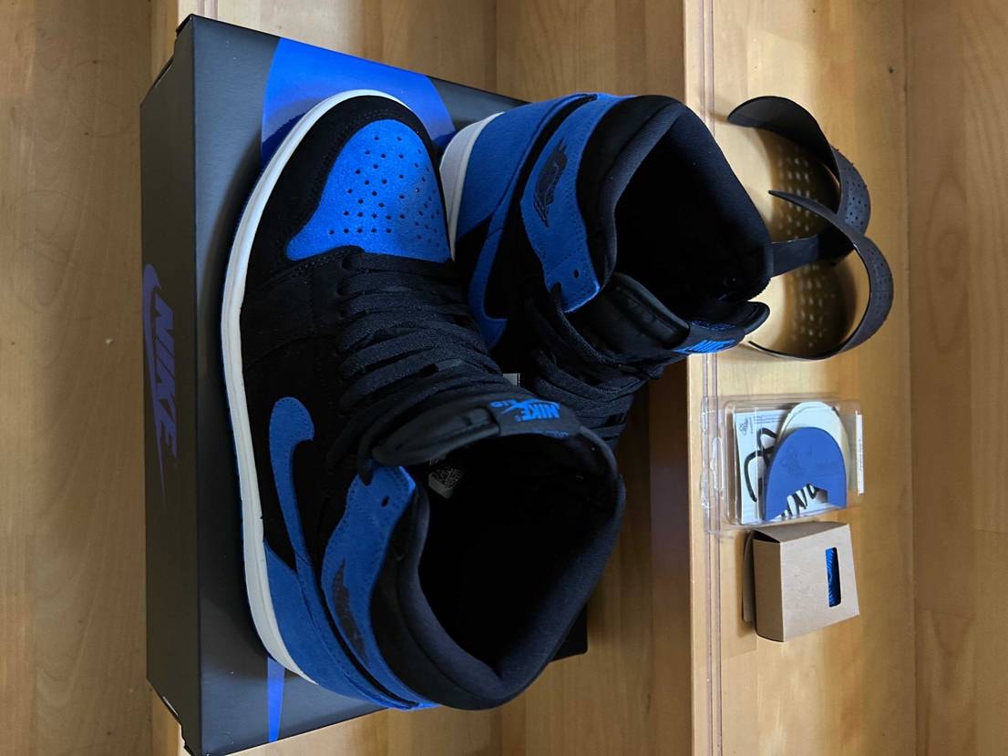 ロイヤルの27.5cmを中古欄で販売させていただきました。