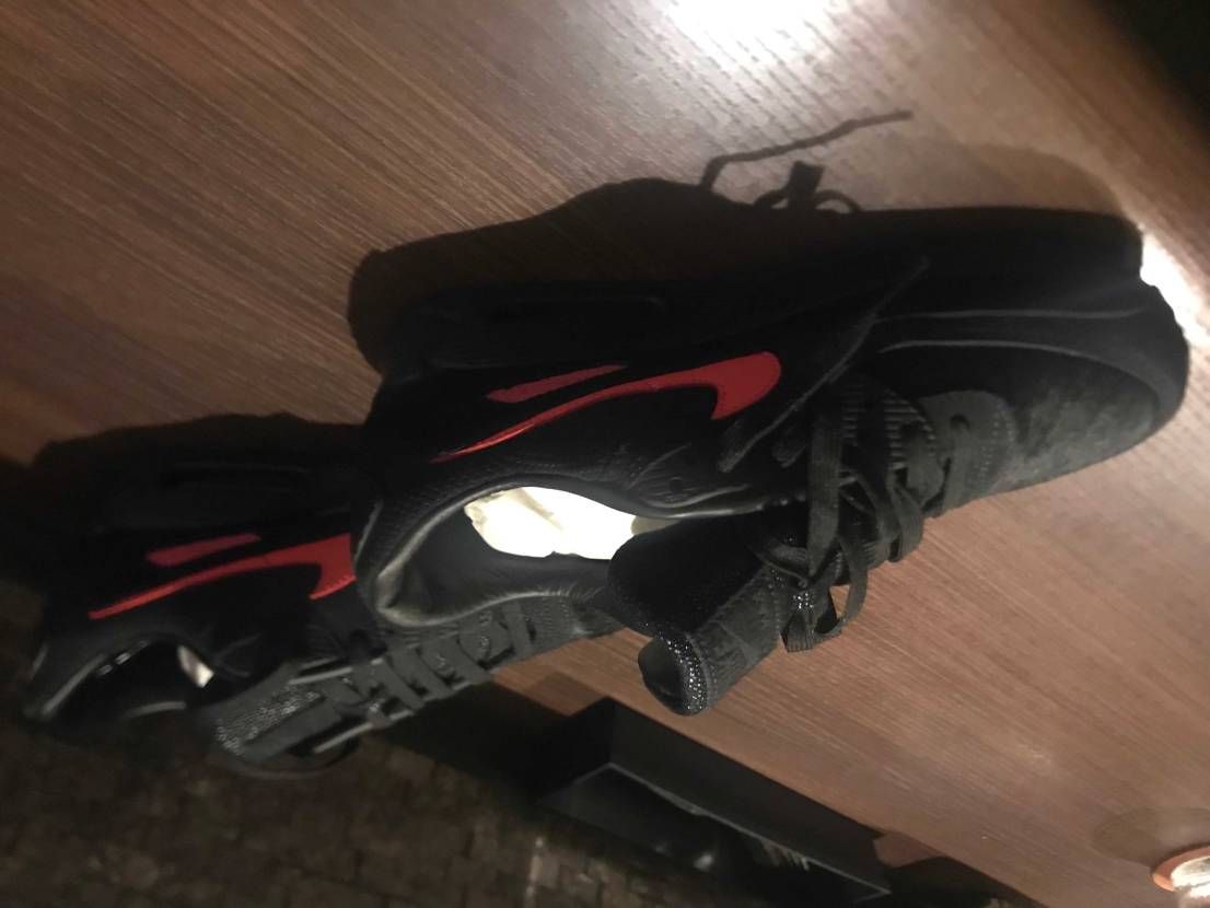 チョット待てや…右足二足ってら舐めとんのかい⁉︎ 
後輩の