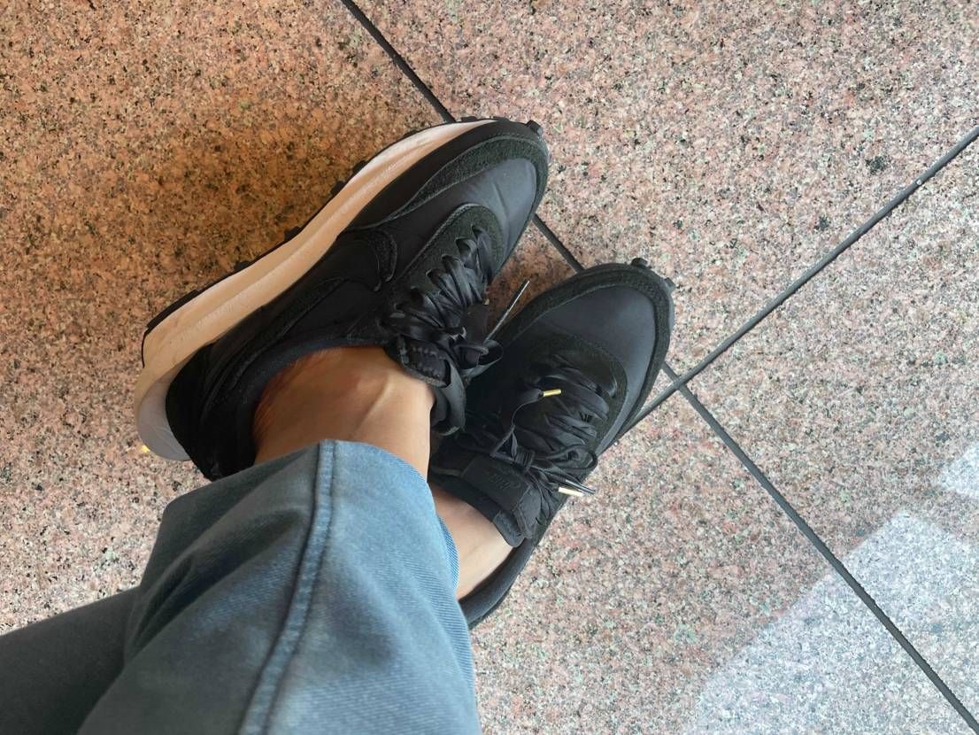 明日の抽選に当たる様、天気も良いのでサカイ履いて散歩。