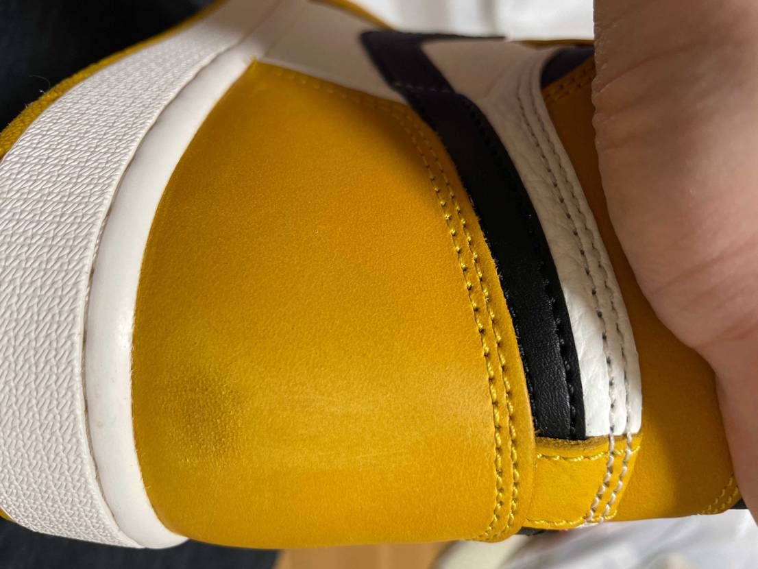 フリマサイトで新品で購入しましたがこんな黒ずみが。。
イエローオークルなんです