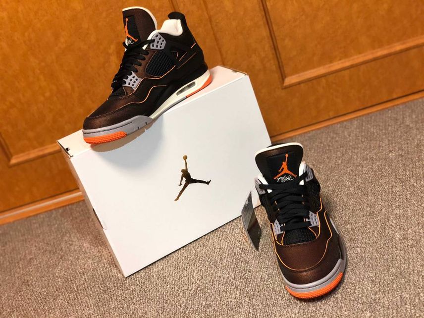 #初投稿 #aj4
初ジョーダン届いた!
オレンジ、どう合わせよ笑