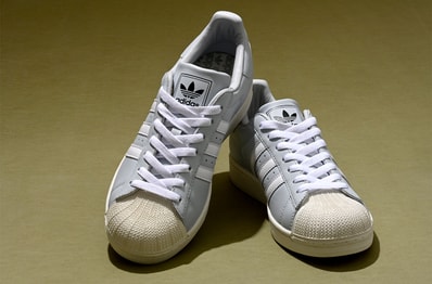 雑誌『Safari』監修のadidas Originals Superstar 2が5/25より予約開始!アッパーには渋さと爽快感を併せ持つブルーグレーを採用