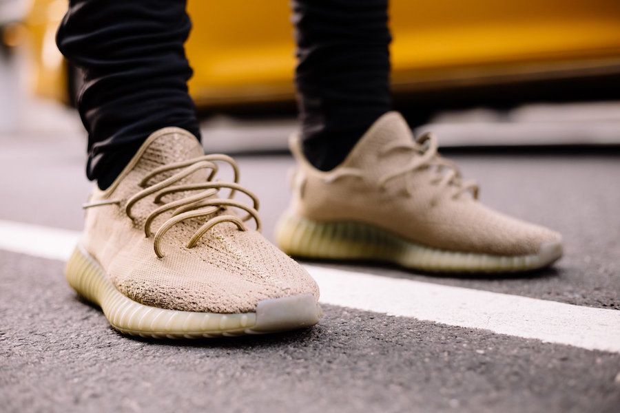 YEEZY BOOST 350 V2 DARK GREEN (イージーブースト350 V2 ダークグリーン)
