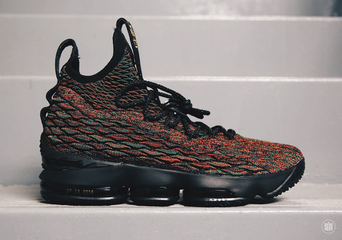 ナイキ レブロン15 ブラックヒストリーマンス 4枚目