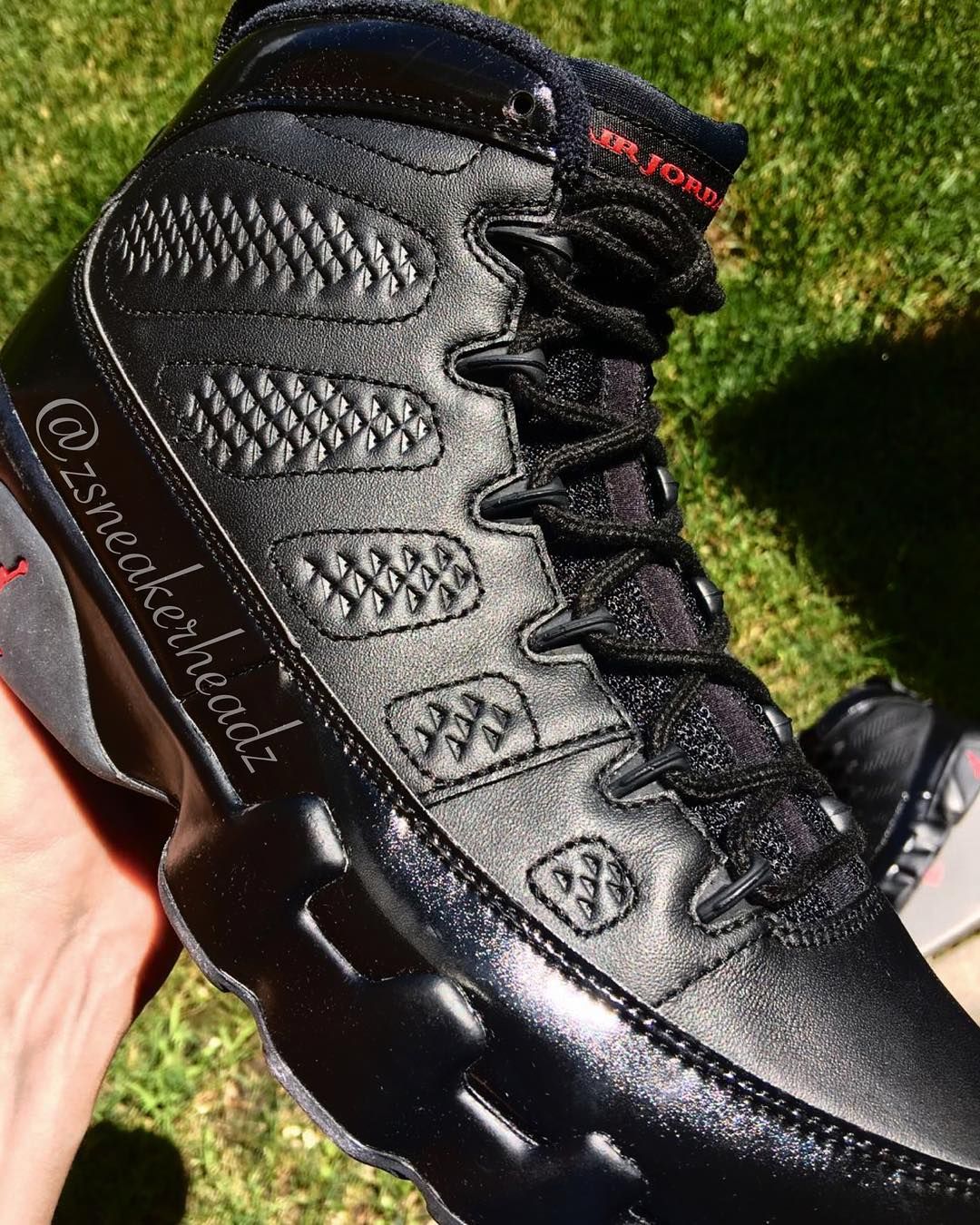 ナイキ エアジョーダン9 レトロ ブラック/アンスラサイト-ユニバーシティレッド 2枚目