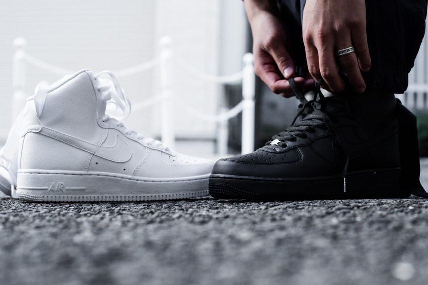 【スニダンで購入可】NIKE AIR FORCE 1 HIGH ’07 BLACK & WHITE