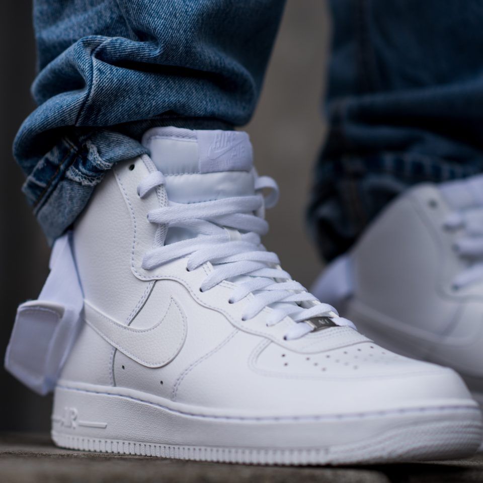 【スニダンで購入可】NIKE AIR FORCE 1 HIGH ’07 BLACK & WHITE 4枚目
