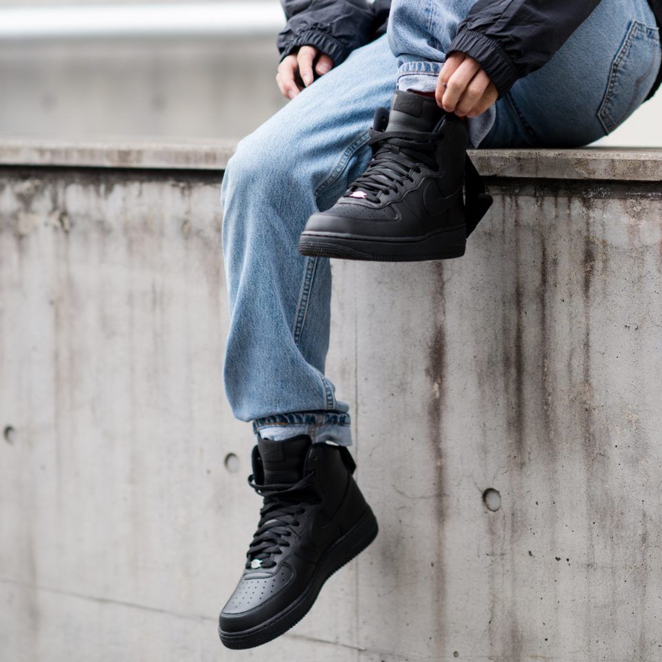 【スニダンで購入可】NIKE AIR FORCE 1 HIGH ’07 BLACK & WHITE 2枚目