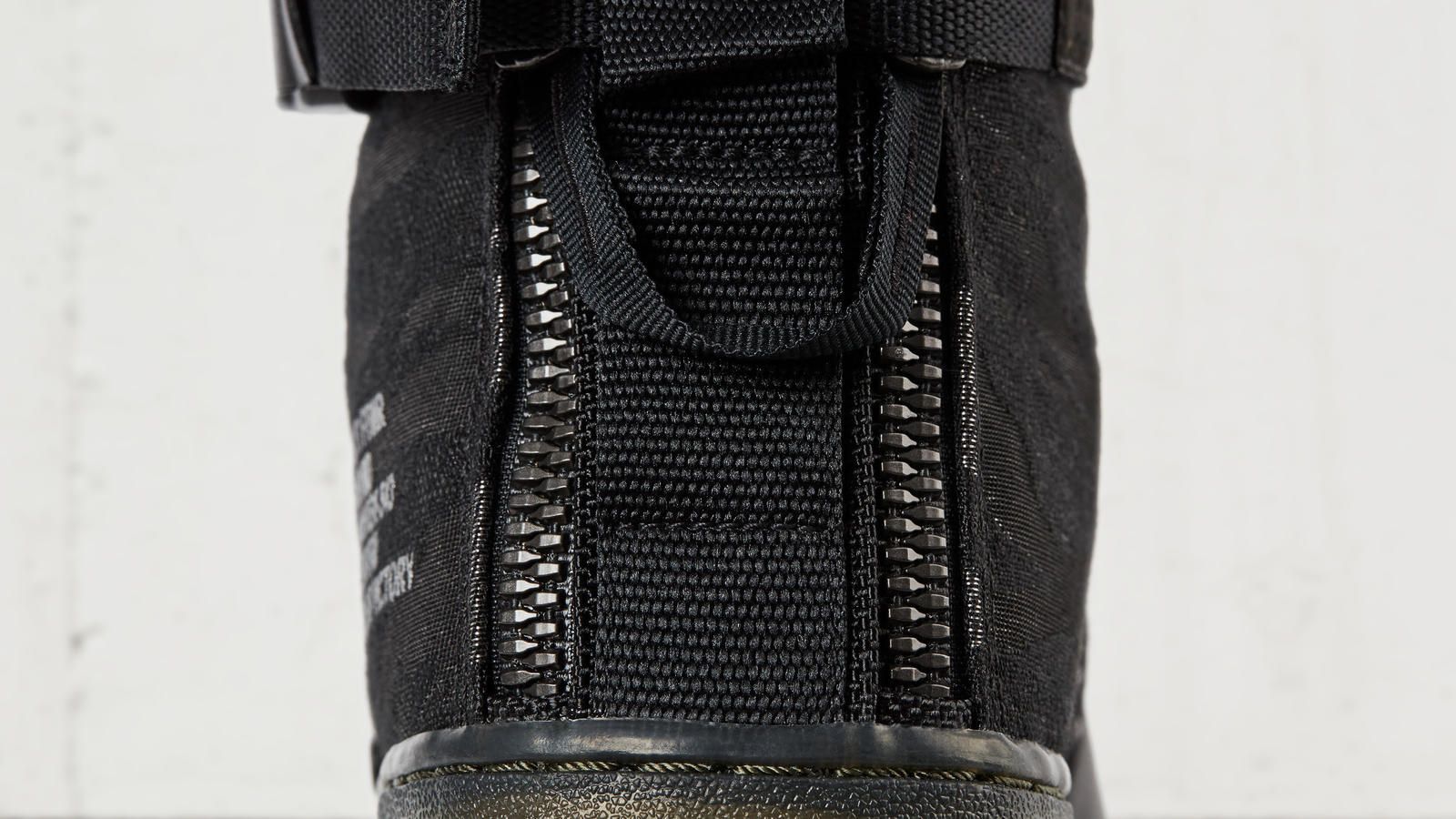 【スニダンで購入可】NIKE SF AF-1 MID QS BLACK/BLACK-TIGER STRIPE CAMO 3枚目