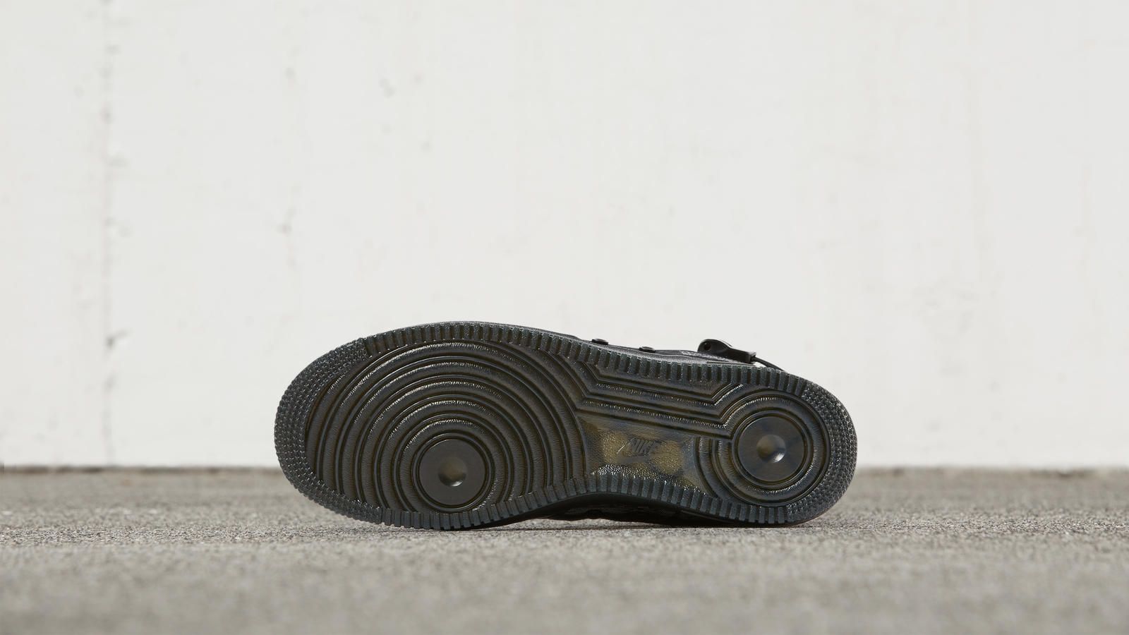 【スニダンで購入可】NIKE SF AF-1 MID QS BLACK/BLACK-TIGER STRIPE CAMO 6枚目