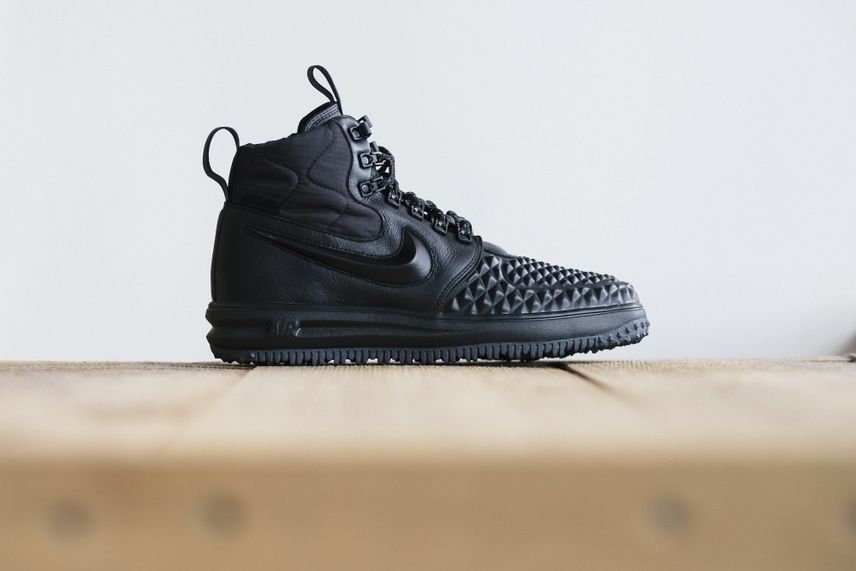 ナイキ ルナ フォース 1 ダックブーツ