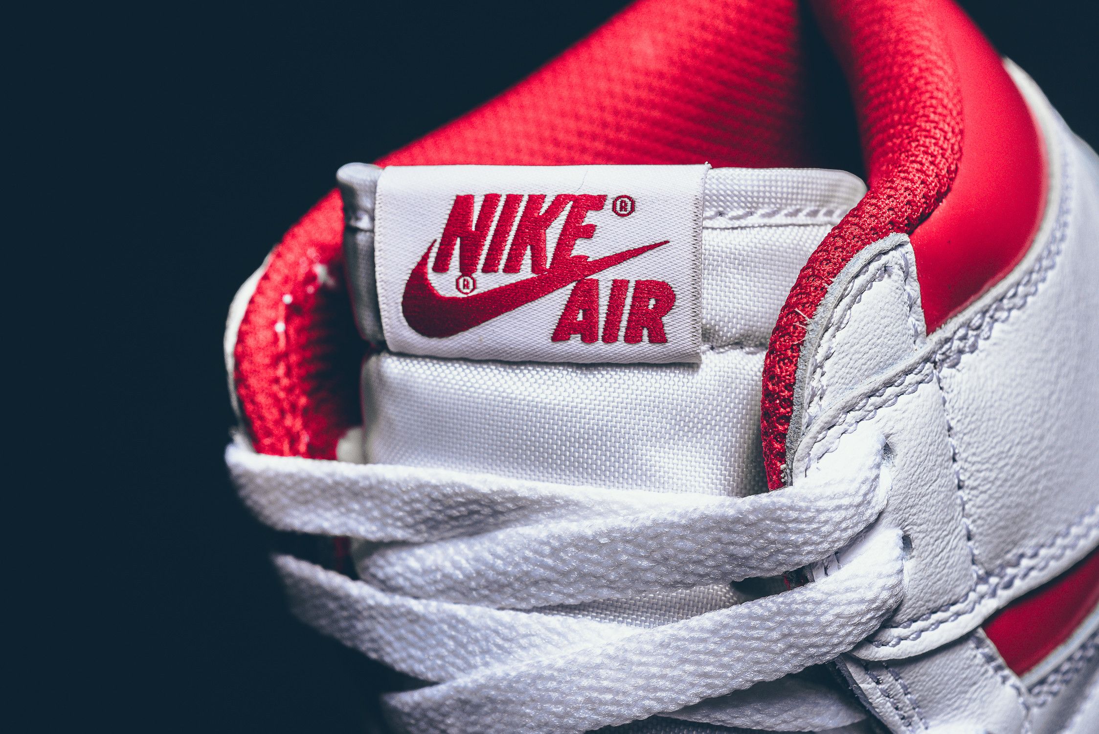 ナイキ エアジョーダン1 レトロ ハイ OG ホワイト/メタリック レッド-ホワイト 3枚目