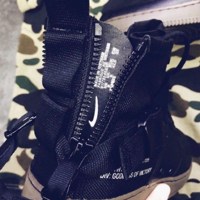 ナイキ エアジョーダン5 レトロ ホワイト/ユニバーシティレッド-ブラック-メタリック シルバー 4枚目