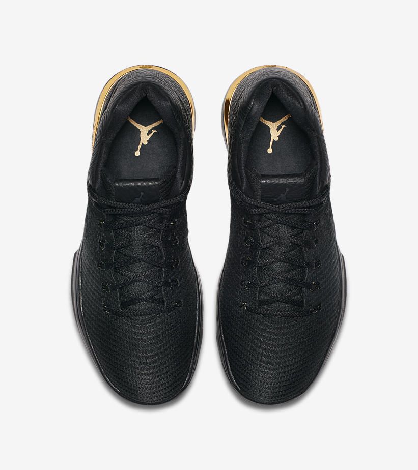 ナイキ エアジョーダン31 ロー ブラック/メタリックゴールド 4枚目
