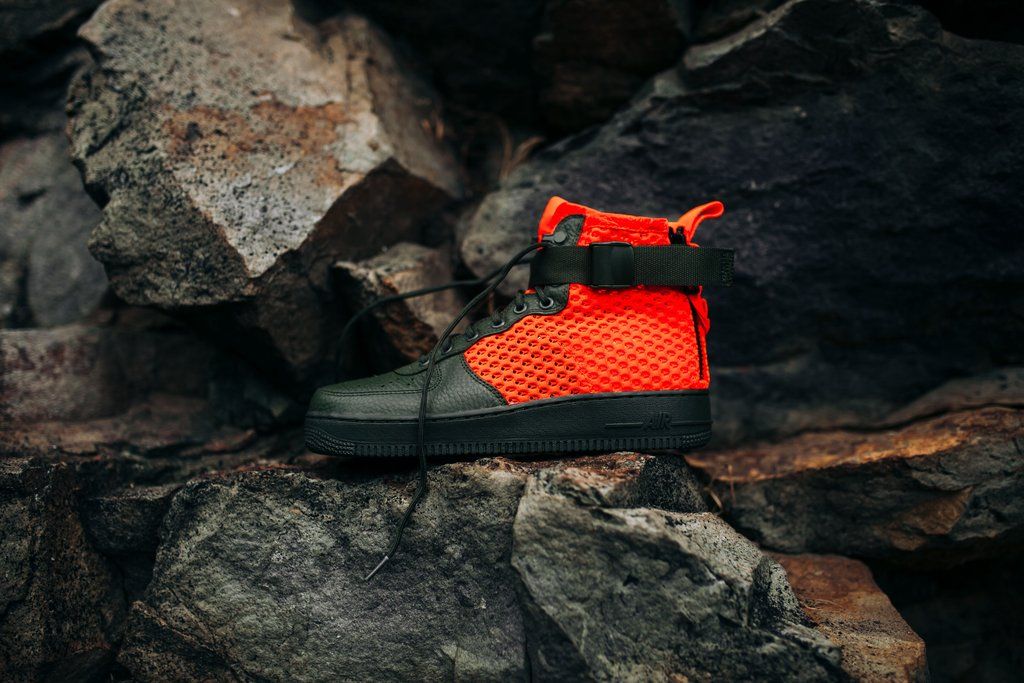 【リーク】NIKE SF AF1 MID QS CARGO KHAKI/TOTAL CRIMSON-CARGO KHAKI