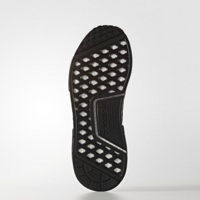 アディダス NMD_R1 プライムニット トリプルブラック/トリプルホワイト 4枚目