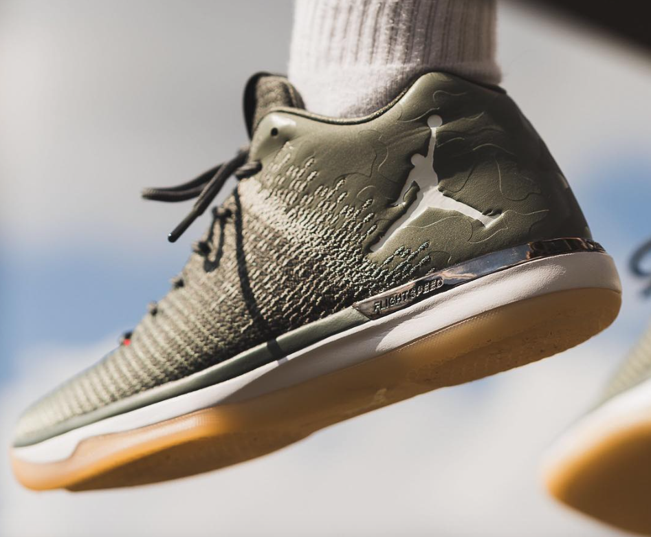 ナイキ エアジョーダン31 ロー テイク フライト 2枚目