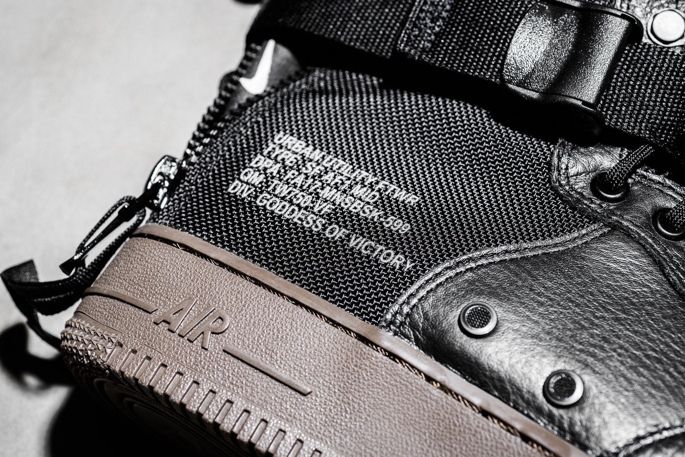 ナイキ スペシャル フィールド エアフォース1 MID ダークヘーゼル 4枚目