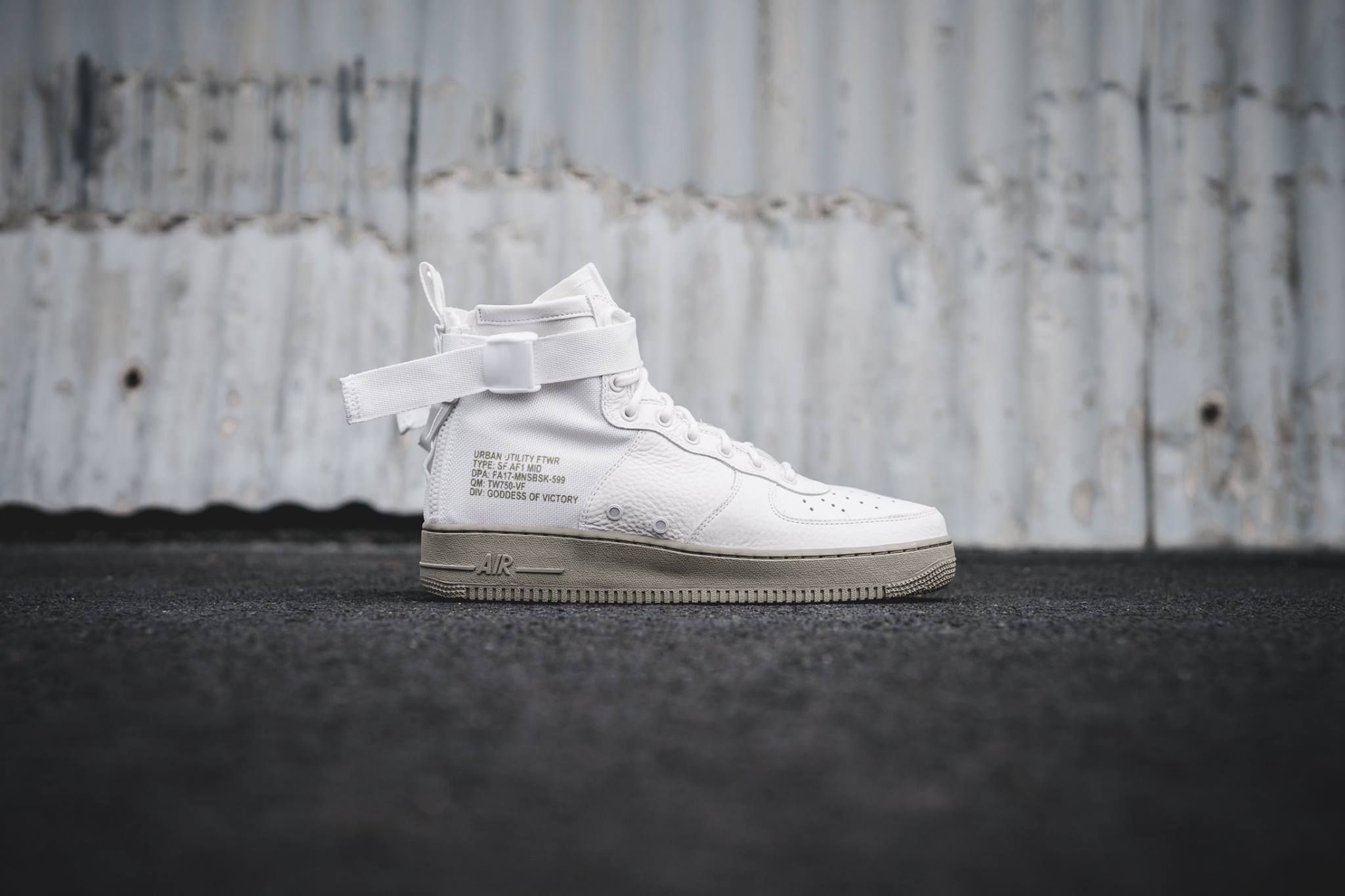 ナイキ スペシャル フィールド エアフォース1 MID アーバンユーティリティー 2枚目