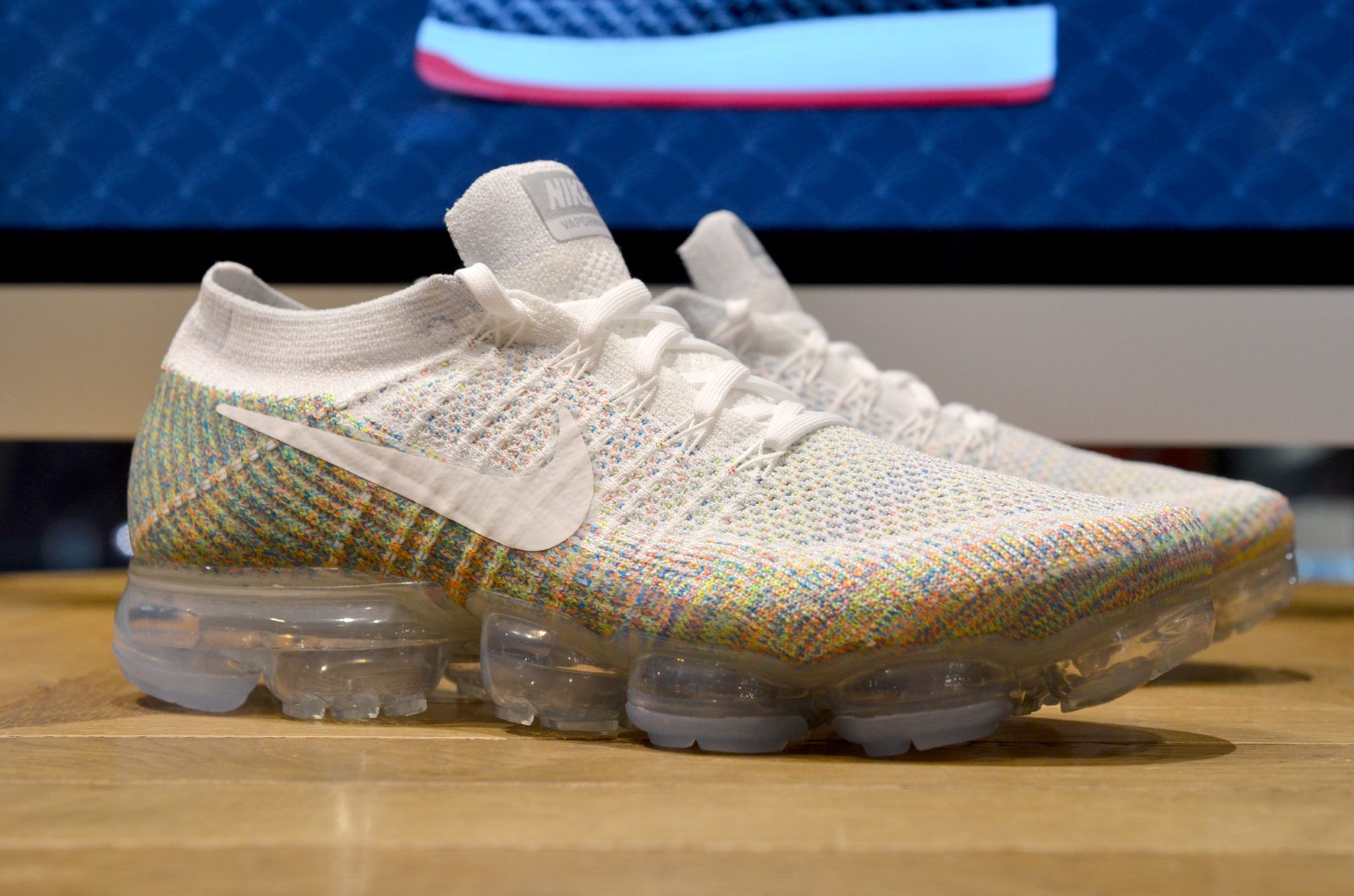 ナイキ ID エアヴェイパーマックス Tokyo ホワイト×マルチカラー 3枚目