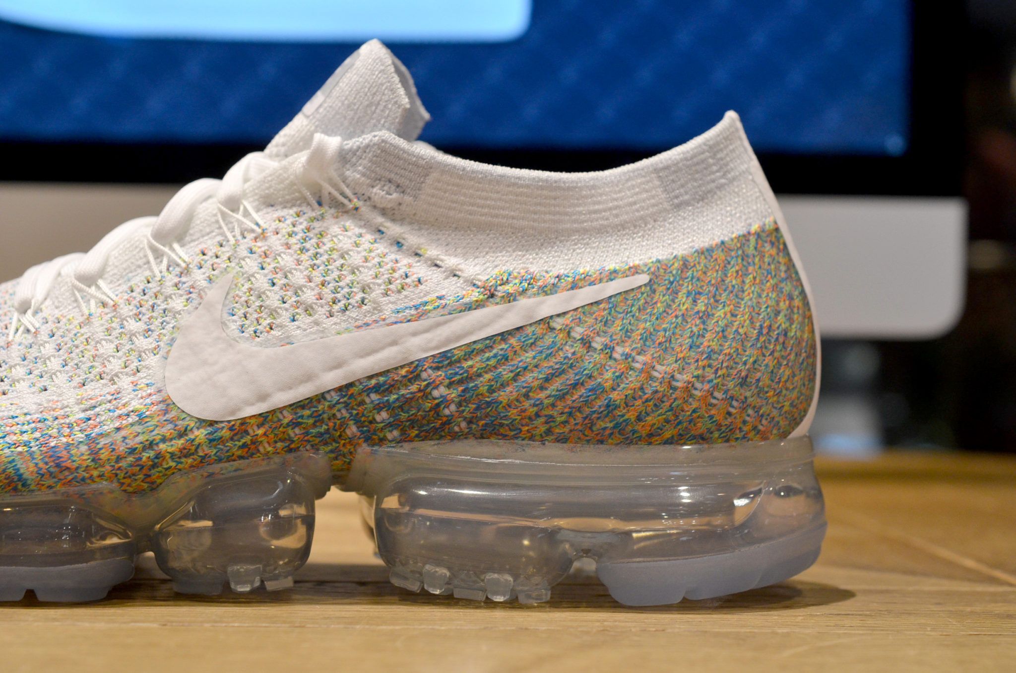 ナイキ ID エアヴェイパーマックス Tokyo ホワイト×マルチカラー 4枚目