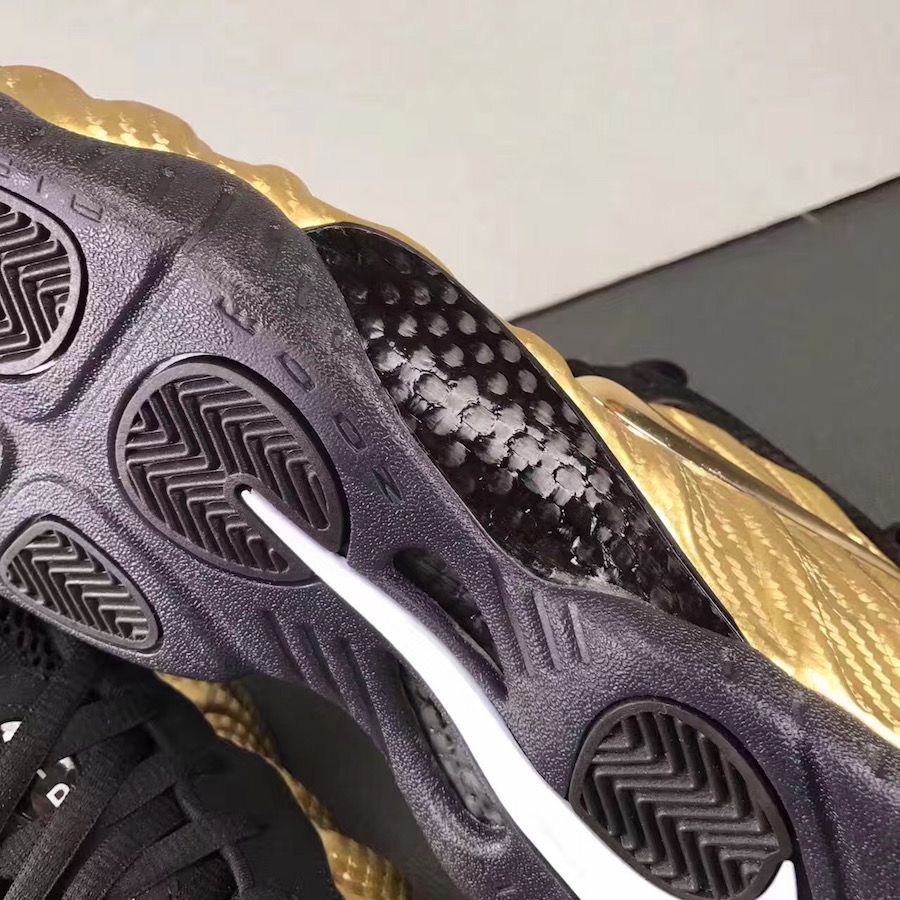 ナイキ エアフォームポジットプロ メタリック ゴールド 9枚目