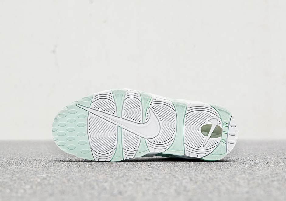 ナイキ エアモアアップテンポ ベアリー スウィートミント 2枚目