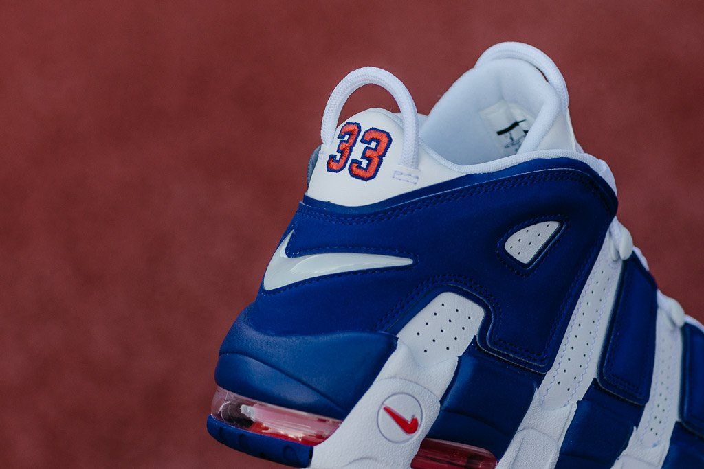 ナイキ エアモアアップテンポ ニックス メンズサイズ展開 3枚目