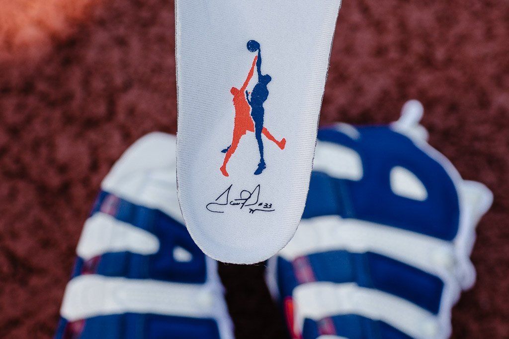 ナイキ エアモアアップテンポ ニックス メンズサイズ展開 4枚目