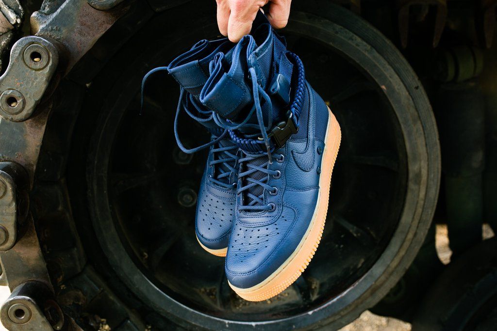 ナイキ スペシャル フィールド エアフォース1 ミッドナイトネイビー/ガム 2枚目