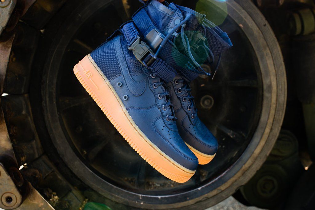 ナイキ スペシャル フィールド エアフォース1 ミッドナイトネイビー/ガム 3枚目