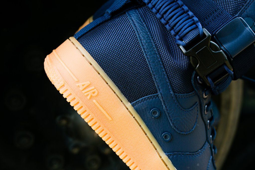 ナイキ スペシャル フィールド エアフォース1 ミッドナイトネイビー/ガム 5枚目