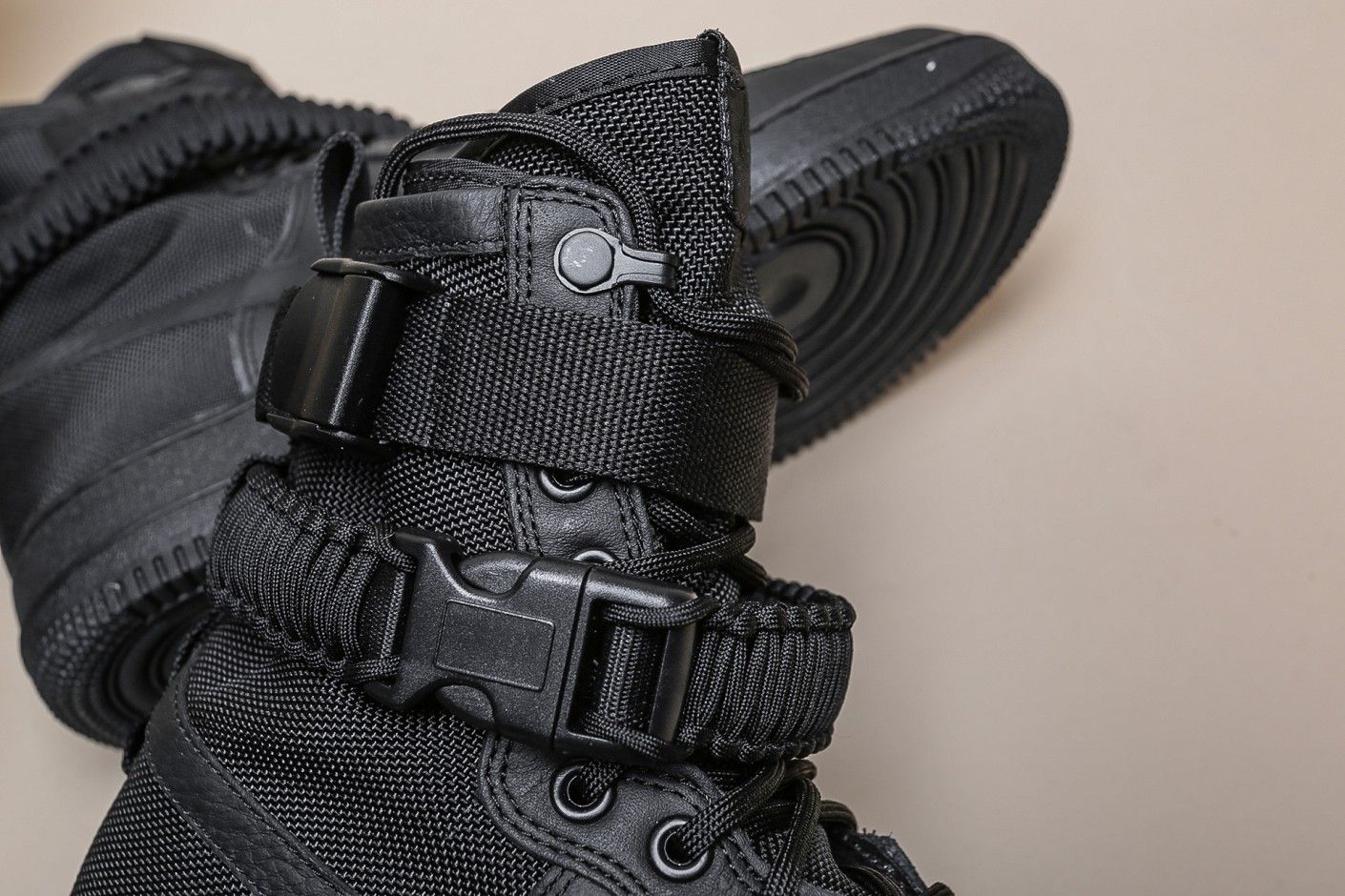 【スニダンで購入可】NIKE SPECIAL FIELD AIR FORCE 1 TRIPLE BLACK 4枚目