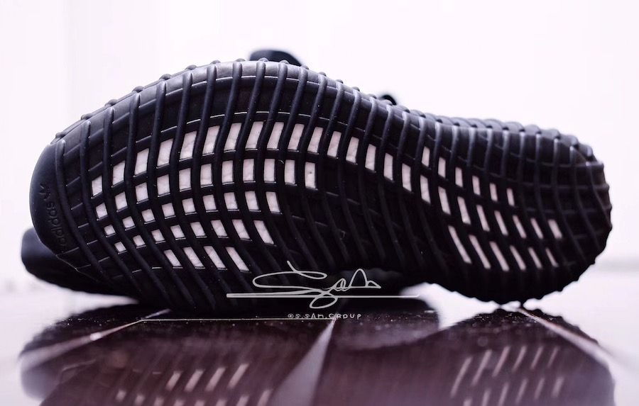 アディダス イージー ブースト 650 トリプルブラック 7枚目