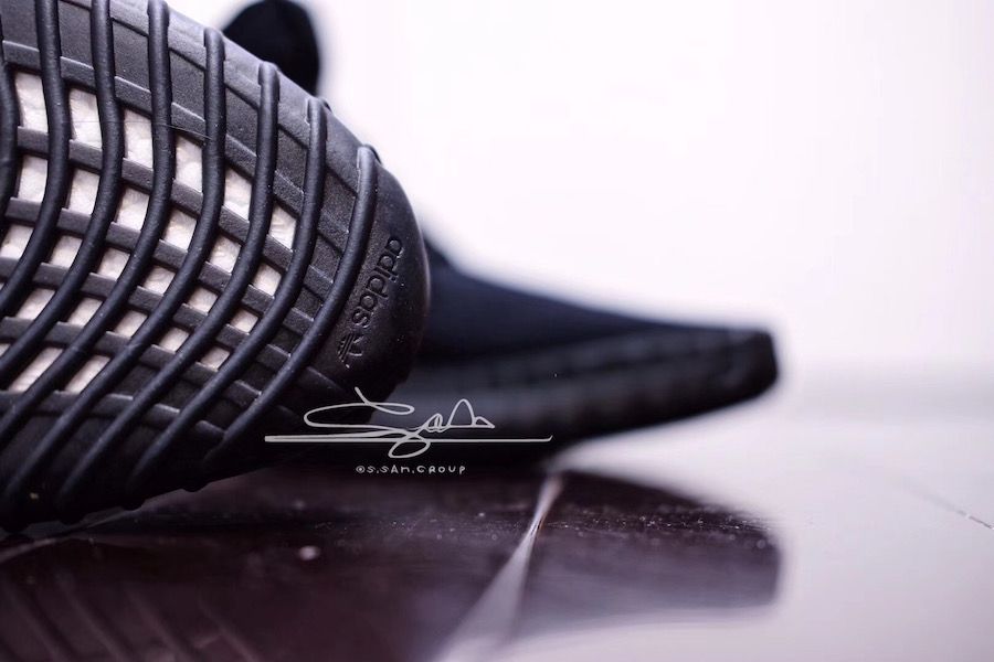 アディダス イージー ブースト 650 トリプルブラック 8枚目