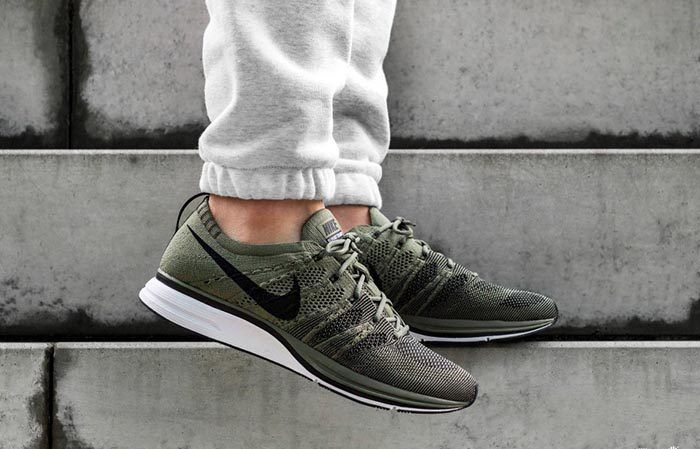 ナイキ フライニット トレーナー オリーブ 2枚目